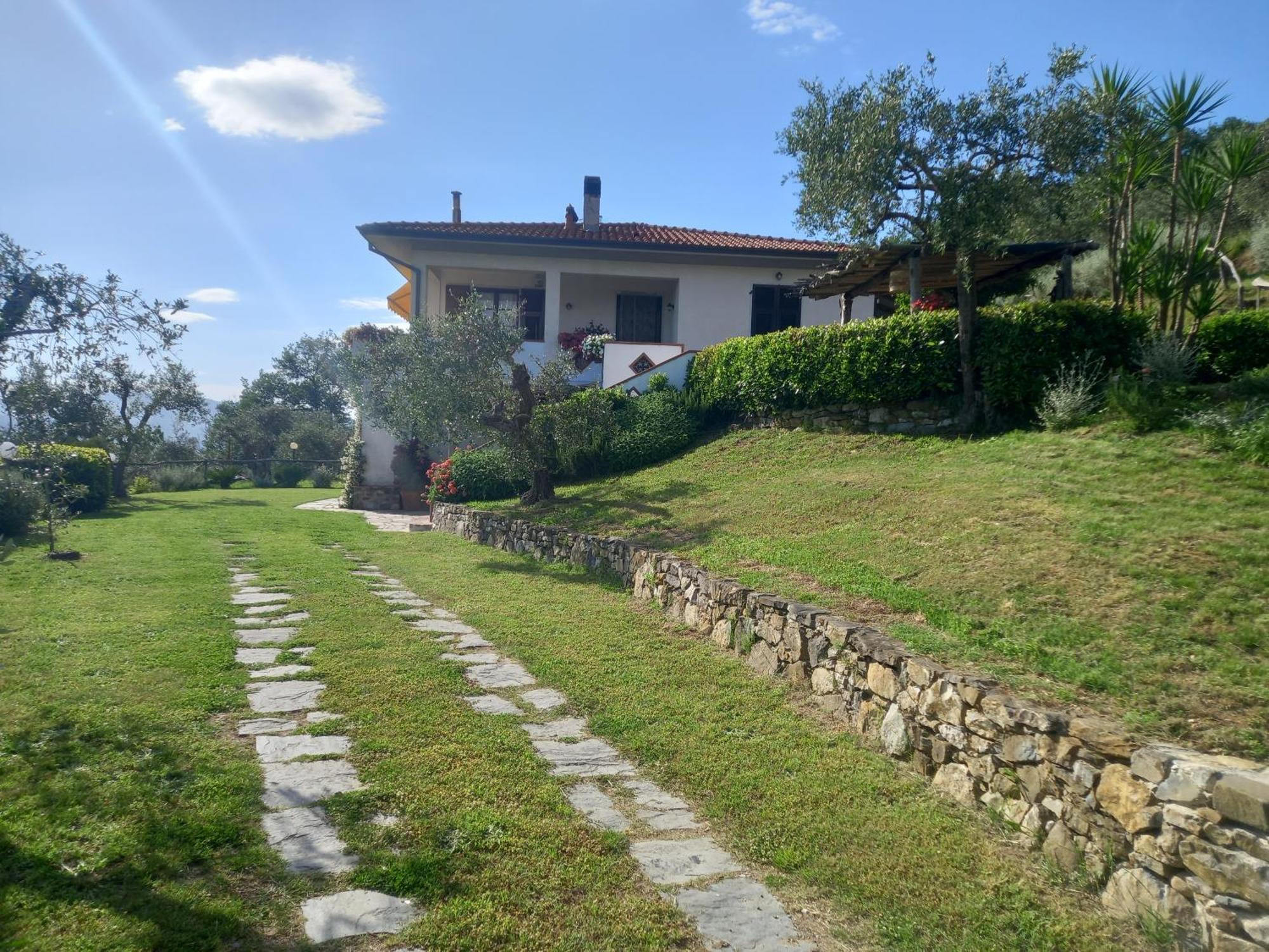 Il Colle Della Brina Hotel Sarzana Buitenkant foto